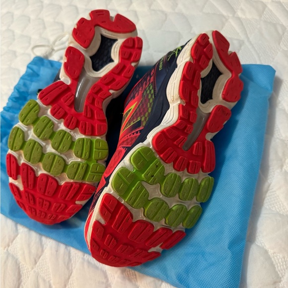 New Balance - Picture 3 of 6